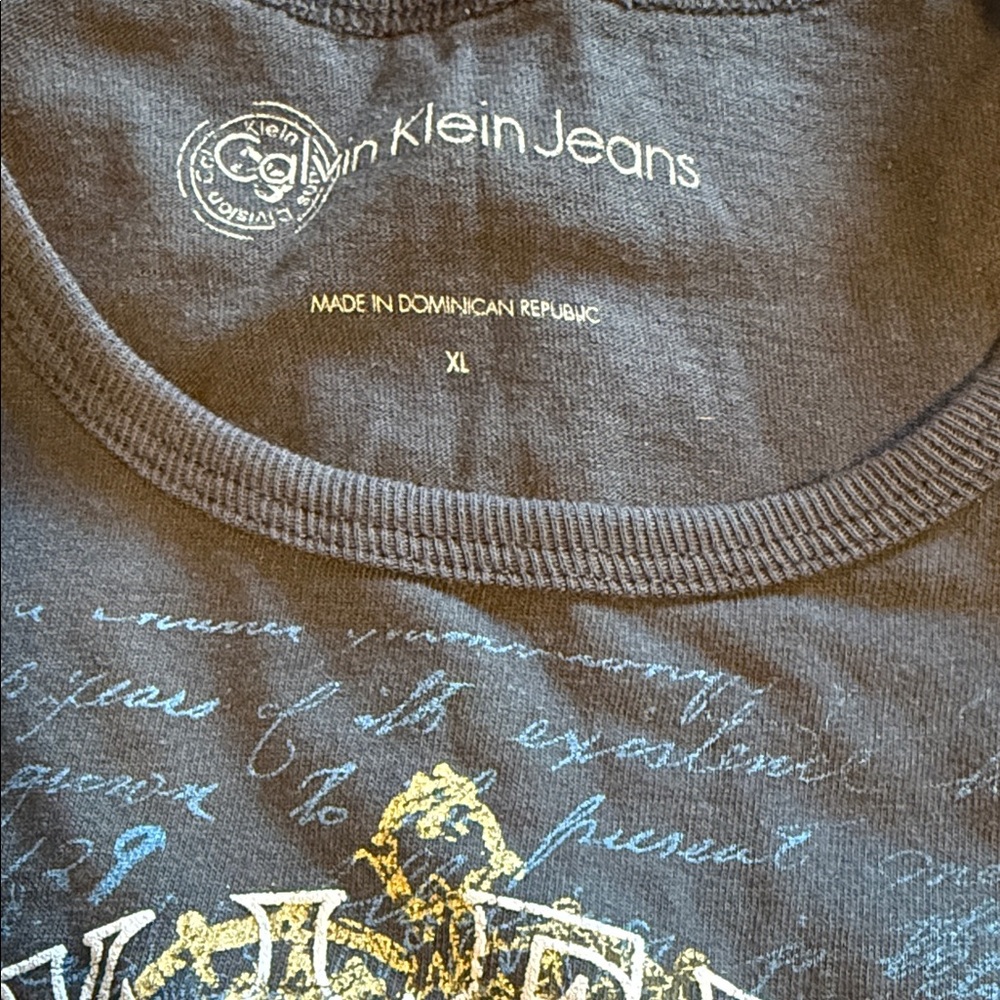 Calvin Klein Men's Dark Graphic‎ Tee - Picture 6 of 6